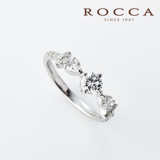 【ROCCA(ロッカ)】【ROCCA】サイドにあしらわれたハートのダイヤモンドが可愛いエンゲージリング OEM2