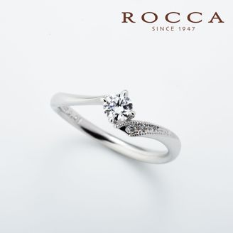 【ROCCA(ロッカ)】【ROCCA】さりげないミル打ちが可愛い！V字のシンプルエンゲージリング SR-78
