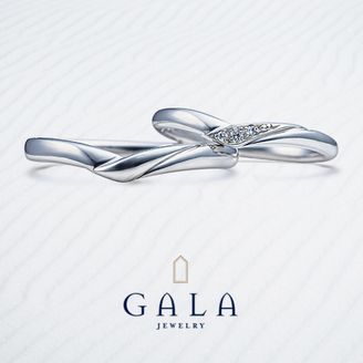 【GALA JEWELRY(ガラジュエリー)】【GALA】シンプルなV字ライン。メレダイヤの可憐な煌めきがキュート♪