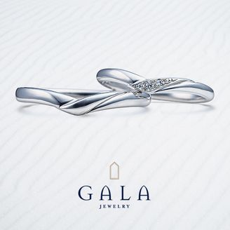 【GALA JEWELRY(ガラジュエリー)】 【GALA】シンプルなV字ライン。メレダイヤの可憐な煌めきがキュート♪