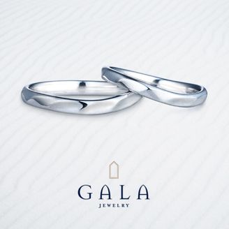 【GALA JEWELRY(ガラジュエリー)】【GALA】なめらかなウェーブラインにプラチナの光沢が強調されるデザイン☆