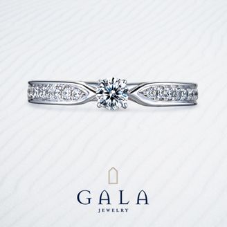 【GALA JEWELRY(ガラジュエリー)】【GALA】贅沢にメレダイヤをあしらった、高級感漂う婚約指輪＊