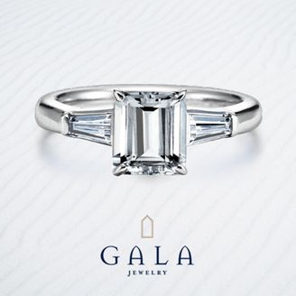 【GALA JEWELRY(ガラジュエリー)】【GALA】エメラルドカットのセンターダイヤモンドが印象的なデザイン