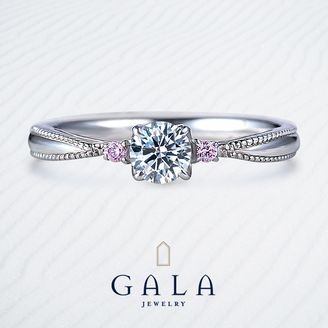 【GALA JEWELRY(ガラジュエリー)】 【GALA】両サイドのピンクサファイアがきらめく特別感溢れるデザイン