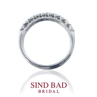 【SIND BAD(シンドバット)】 ハーフエタニティ　婚約指輪　サイドから見ると幸せの重なりミル打ちが