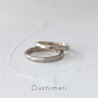 【uchimari(ウチマリ)】多方面についた模様がきらきらと輝く結婚指輪
