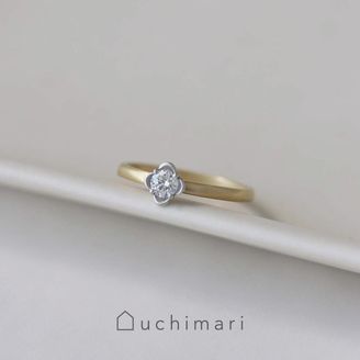 【uchimari(ウチマリ)】花びらの中でダイヤモンドが輝く婚約指輪