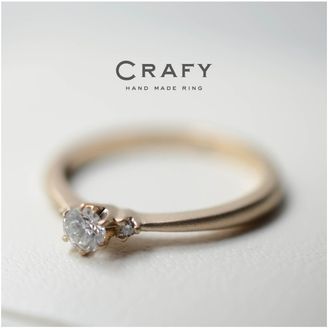 【CRAFY(クラフィ)】【手作りで想いを込める】K18シャンパンのダイヤ輝く婚約指輪