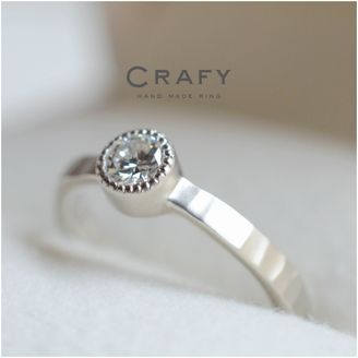 【CRAFY(クラフィ)】【手作りで想いを込める】センス光る！アンティーク調 フクリン留めの婚約指輪