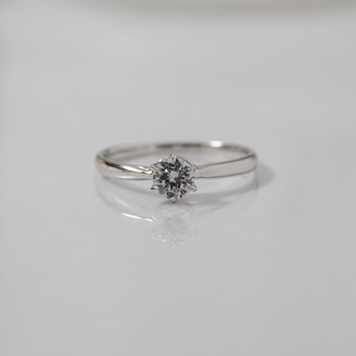 【Smith(工房スミス)】 【オーダーメイド】0.3カラットのダイヤモンドが引き立つ絞りのある王道エンゲージリング