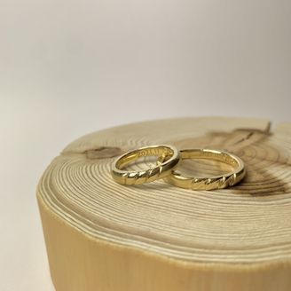 【Smith(工房スミス)】 【隠れ家工房でつくる】たてラインのアクセントがスタイリッシュな結婚指輪
