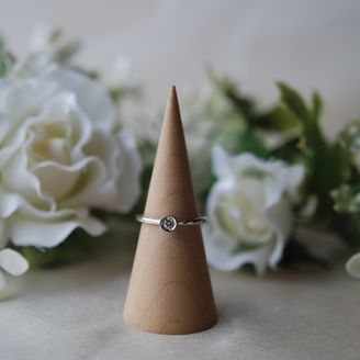 【Smith(工房スミス)】 【隠れ家工房でつくる】ダイヤモンド全体を覆うチョコ留めのエンゲージリング