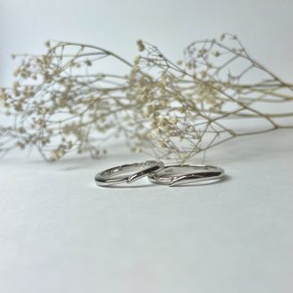 【Smith(工房スミス)】 【隠れ家工房でつくる】猫のしっぽをデザインした結婚指輪