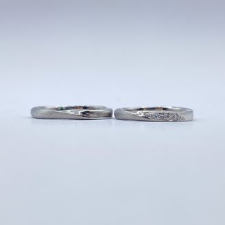 【Smith(工房スミス)】【隠れ家工房でつくる】曲線美にぬくもりを残す、彫金工法のメビウスリング180°