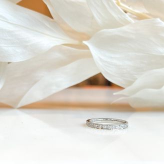 【Smith(工房スミス)】 【隠れ家工房でつくる】どこから見てもダイヤが輝くハーフエタニティリング