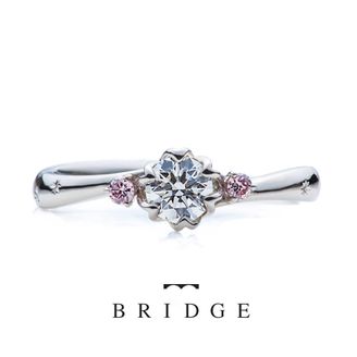 【BRIDGE ANTWERP BRILLIANT GALLERY(ブリッジ・アントワープ・ブリリアント・ギャラリー)】 ピンクダイヤモンドがオシャレでかわいいお花モチーフの婚約指輪　Spring Primrose 春の足音～雪割り草～