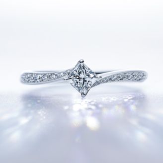 【BRIDGE ANTWERP BRILLIANT GALLERY(ブリッジ・アントワープ・ブリリアント・ギャラリー)】デビュー半年で人気No.1にトリプルエクセレントのプリンセスカット婚約指輪　Lightning