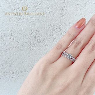 【BRIDGE ANTWERP BRILLIANT GALLERY(ブリッジ・アントワープ・ブリリアント・ギャラリー)】華やかでオシャレなプリンセスカットダイヤモンドをセッティングしたかわいい婚約指輪　”D line Star”D line Star” Princess Cut Diamond Line Ring