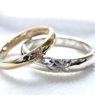 【湘南彫金工房 andfuse】【手作り結婚指輪デザインワックスコース】プルメリアをセンターに彫刻したハワイアンな手作り結婚指輪