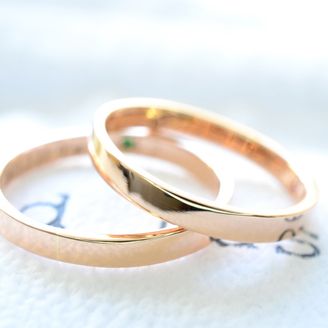 【湘南彫金工房 andfuse】【手作り結婚指輪当日コース】内側にクローバーの彫刻を入れた平打ちの誕生石入り結婚指輪