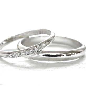 【湘南彫金工房 andfuse】【手作り結婚指輪当日コース】斜めのラインにダイアモンドを9石セットしたプラチナ900の甲丸デザインの素敵な結婚指輪です。