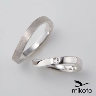 【鶴(mikoto)】【18MA-006a】プリンセスカットのダイヤモンドをあしらった結婚指輪