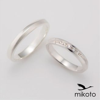 【鶴(mikoto)】【18MA-012a】ダイヤモンドが美しくグラデーションに流れる結婚指輪