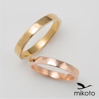 【鶴(mikoto)】【18TE-008】クラフト感漂う鎚目テクスチャーのゴールドの結婚指輪