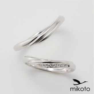 【鶴(mikoto)】【18MA-022a】ダイヤをあしらった上品なウェーブデザインの結婚指輪