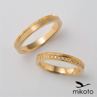 【鶴(mikoto)】【18MA-009b】ダイヤモンドをあしらったつや消しゴールドのハーフエタニティリング