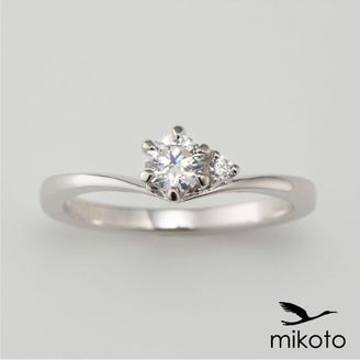 【鶴(mikoto)】【22EN-024】細くシェイプされたフォルムのシンプルな婚約指輪