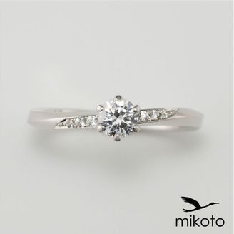 【鶴(mikoto)】【22EN-022】ひねりながらウェーブを描くすっきりとしたフォルムの婚約指輪
