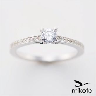 【鶴(mikoto)】【18EN-004】サイドに連なるメレダイヤが華やかなプラチナの婚約指輪