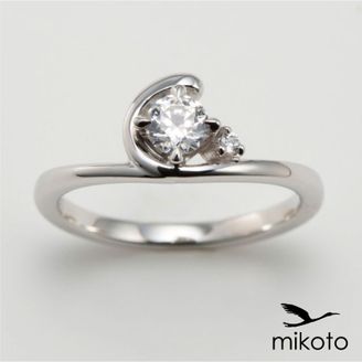 【鶴(mikoto)】 【19EN-011】ダイヤモンドを包み込むフォルムが美しい婚約指輪