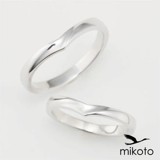 【鶴(mikoto)】【18MA-018】緩やかにさがるV字の形が手元を優雅にみせてくれる結婚指輪