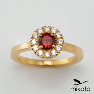 【鶴(mikoto)】 【18EN-002G】ガーネットが個性的なゴールドのおしゃれな婚約指輪