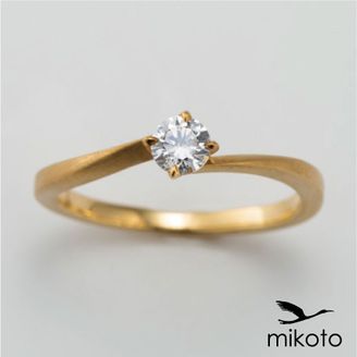 【鶴(mikoto)】 【18EN-005a】S字ウェーブのカジュアルな婚約指輪