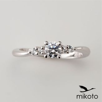 【鶴(mikoto)】【20EN-015】S字にカーブしたエレガントな印象の婚約指輪