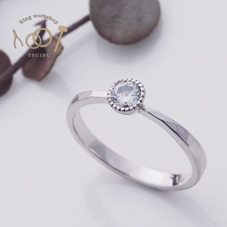 【ついぶ工房】 【想いを込めた手作り婚約指輪】プラチナ・槌目型・覆輪（ミルグレイン）・鏡面仕上げ