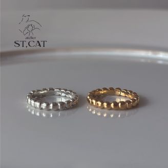 【atelier ST, CAT(アトリエ エスティーキャット)】彫刻作品を思わせる、円が並んだデザイン【オーダー結婚指輪】Arp