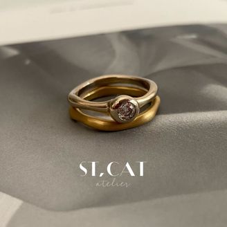 【atelier ST, CAT(アトリエ エスティーキャット)】ファッション性の高いダイヤモンド【オーダー婚約指輪】Engagement Ring 覆輪