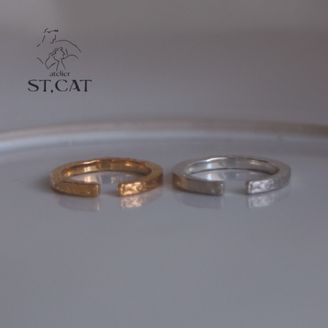 【atelier ST, CAT(アトリエ エスティーキャット)】角のあるシルエットに、ラフなテクスチャー【オーダー結婚指輪】Surrealism