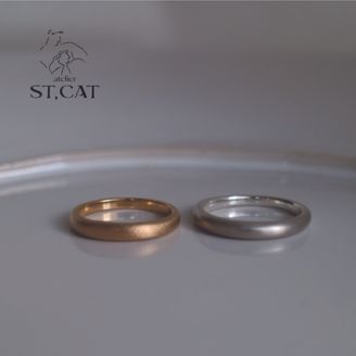 【atelier ST, CAT(アトリエ エスティーキャット)】古典芸術に登場する女性像の麗しい厚みと曲線【オーダー結婚指輪】Seiren
