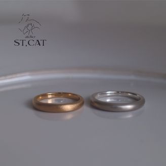 【atelier ST, CAT(アトリエ エスティーキャット)】 古典芸術に登場する女性像の麗しい厚みと曲線【オーダー結婚指輪】Seiren
