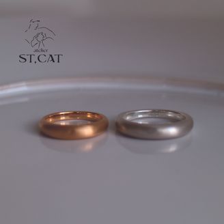 【atelier ST, CAT(アトリエ エスティーキャット)】 ぽってりと愛らしい厚み【オーダー結婚指輪】Venus