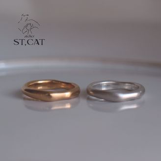 【atelier ST, CAT(アトリエ エスティーキャット)】 シンプルモダンな美しい歪み【オーダー結婚指輪】Nude