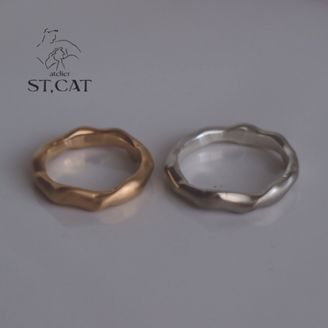 【atelier ST, CAT(アトリエ エスティーキャット)】抽象的で麗しい曲線に落とし込んだデザイン【オーダー結婚指輪】Le Salon