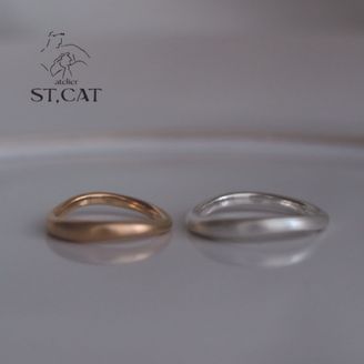 【atelier ST, CAT(アトリエ エスティーキャット)】優しさと洗練を兼ね備えたウェーブリング【オーダー結婚指輪】Hepworth