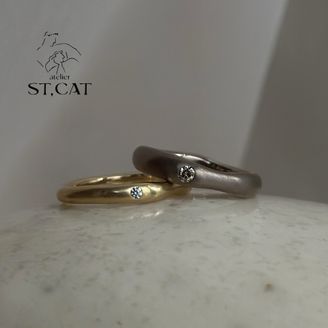 【atelier ST, CAT(アトリエ エスティーキャット)】 自分らしい、さりげない華やかさ【オーダー結婚指輪】ストーンセットリング