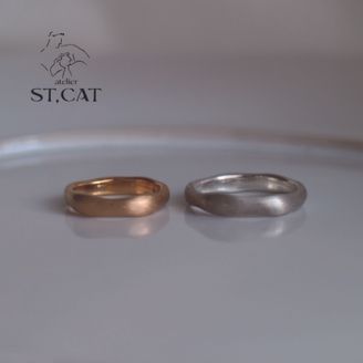 【atelier ST, CAT(アトリエ エスティーキャット)】モダンアートを思わせるフォルム【オーダー結婚指輪】Body